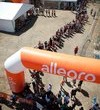 Kolejny REKOrd Guinnessa z Allegro i Fundacją Allegro All For Planet na Przystanku Woodstock! – uczestnicy festiwalu złożyli 10 436 wiatraczków osiągając dwukrotnie lepszy wynik od dotychczasowego rekordu